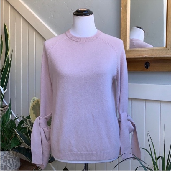 Neiman Marcus 100% Cashmere Crewneck Sweater in Pale Pink - Picture 11 of 11
